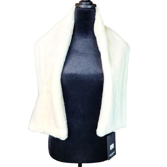 APPARIS Bambi Faux Fur Scarf - Picture 3 of 11